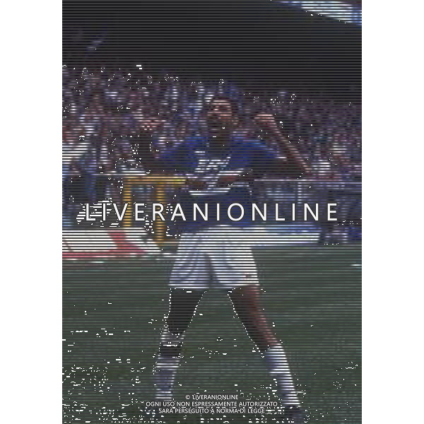 RETROSPETTIVA TONINHO CEREZO CALCIATORE NELLA FOTO TONINHO CEREZO CON LA MAGLIA DELLA SAMPDORIA CALCIO AG ALDO LIVERANI SAS