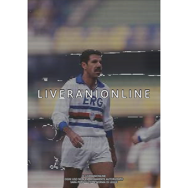 RETROSPETTIVA TONINHO CEREZO CALCIATORE NELLA FOTO TONINHO CEREZO CON LA MAGLIA DELLA SAMPDORIA CALCIO AG ALDO LIVERANI SAS
