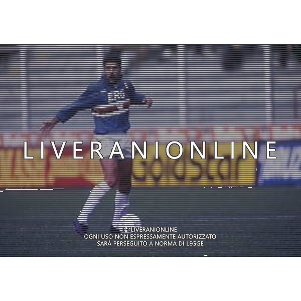 RETROSPETTIVA TONINHO CEREZO CALCIATORE NELLA FOTO TONINHO CEREZO CON LA MAGLIA DELLA SAMPDORIA CALCIO AG ALDO LIVERANI SAS