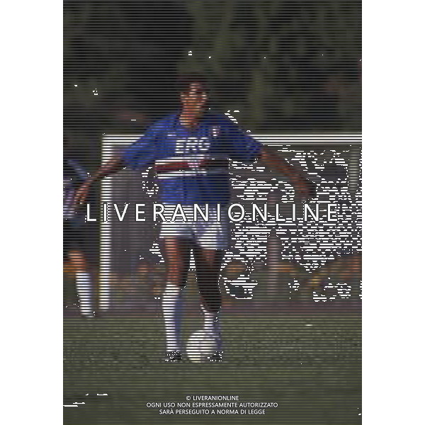 RETROSPETTIVA TONINHO CEREZO CALCIATORE NELLA FOTO TONINHO CEREZO CON LA MAGLIA DELLA SAMPDORIA CALCIO AG ALDO LIVERANI SAS