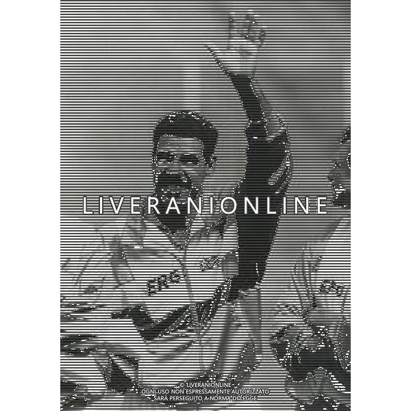 RETROSPETTIVA TONINHO CEREZO CALCIATORE NELLA FOTO TONINHO CEREZO CON LA MAGLIA DELLA SAMPDORIA CALCIO AG ALDO LIVERANI SAS