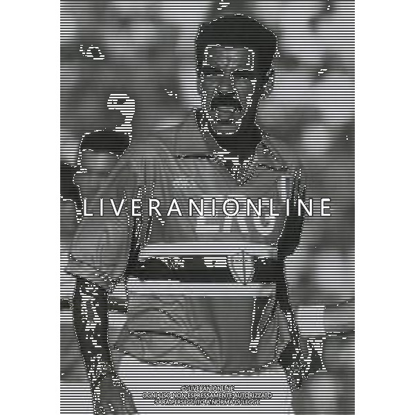 RETROSPETTIVA TONINHO CEREZO CALCIATORE NELLA FOTO TONINHO CEREZO CON LA MAGLIA DELLA SAMPDORIA CALCIO AG ALDO LIVERANI SAS