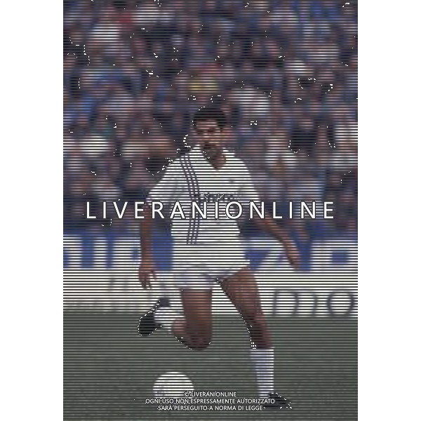 RETROSPETTIVA TONINHO CEREZO CALCIATORE NELLA FOTO TONINHO CEREZO CON LA MAGLIA DELLA SAMPDORIA AG ALDO LIVERANI SAS