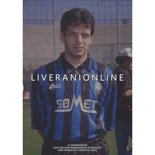 RETROSPETTIVA JOSE HERRERA CALCIATORE NELLA FOTO JOSE HERRERA CON LAMAGLIA DELL\'ATALANTA CALCIO AG ALDO LIVERANI SAS