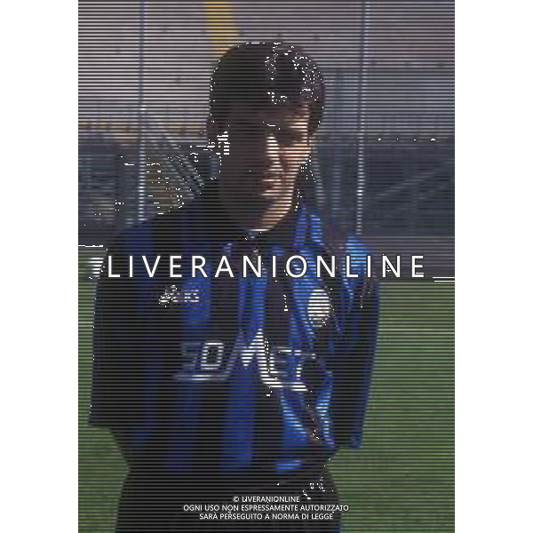 RETROSPETTIVA JOSE HERRERA CALCIATORE NELLA FOTO JOSE HERRERA CON LAMAGLIA DELL\'ATALANTA CALCIO AG ALDO LIVERANI SAS