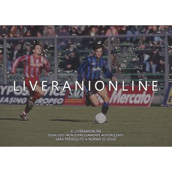 RETROSPETTIVA JOSE HERRERA CALCIATORE NELLA FOTO JOSE HERRERA CON LAMAGLIA DELL\'ATALANTA CALCIO AG ALDO LIVERANI SAS