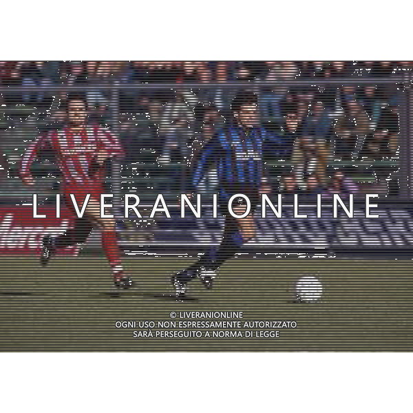 RETROSPETTIVA JOSE HERRERA CALCIATORE NELLA FOTO JOSE HERRERA CON LAMAGLIA DELL\'ATALANTA CALCIO AG ALDO LIVERANI SAS