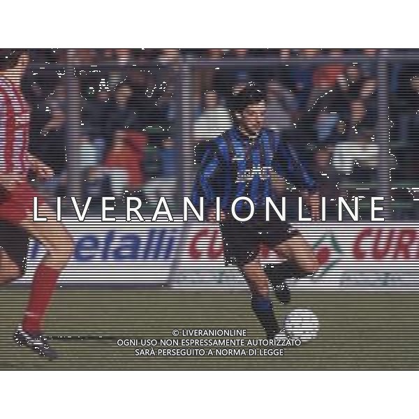 RETROSPETTIVA JOSE HERRERA CALCIATORE NELLA FOTO JOSE HERRERA CON LAMAGLIA DELL\'ATALANTA CALCIO AG ALDO LIVERANI SAS