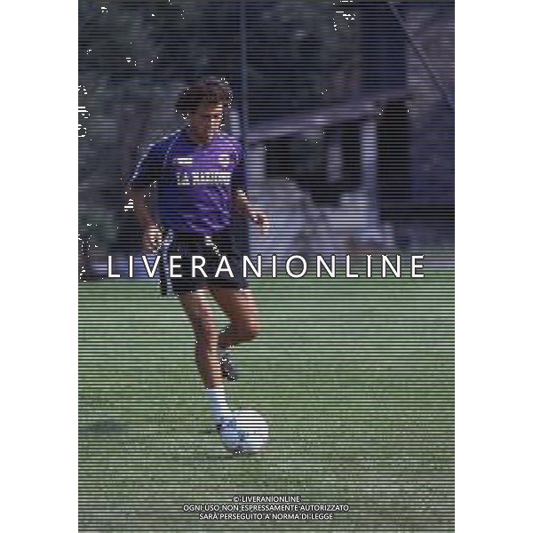 RETROSPETTIVA CELESTE PIN CALCIATORE NELLA FOTO CELESTE PIN CON LA MAGLIA DELLA FIORENTINA CALCIO AG ALDO LIVERANI SAS