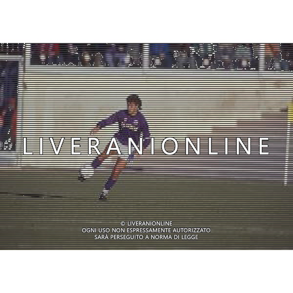 RETROSPETTIVA CELESTE PIN CALCIATORE NELLA FOTO CELESTE PIN CON LA MAGLIA DELLA FIORENTINA CALCIO AG ALDO LIVERANI SAS