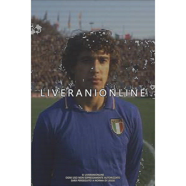 RETROSPETTIVA CELESTE PIN CALCIATORE NELLA FOTO CELESTE PIN CON LA MAGLIA DELLLA NAZIONALE ITALIANA AG ALDO LIVERANI SAS