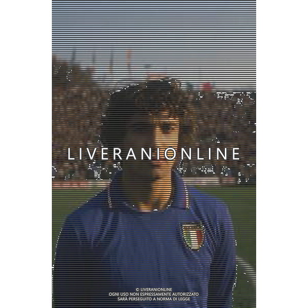 RETROSPETTIVA CELESTE PIN CALCIATORE NELLA FOTO CELESTE PIN CON LA MAGLIA DELLLA NAZIONALE ITALIANA AG ALDO LIVERANI SAS