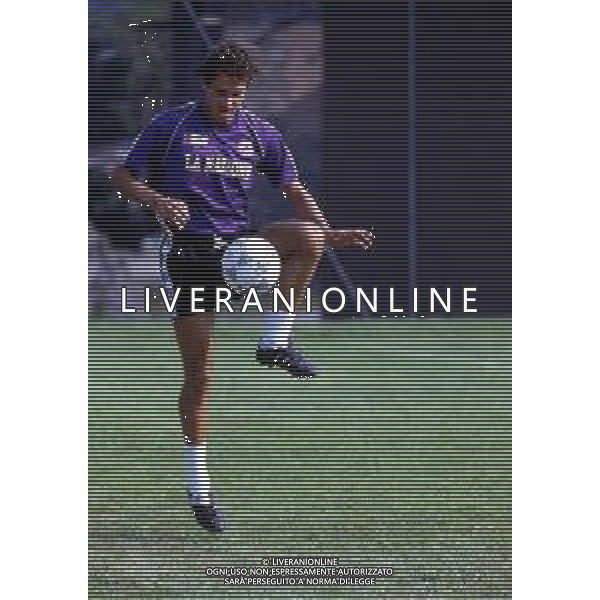 RETROSPETTIVA CELESTE PIN CALCIATORE NELLA FOTO CELESTE PIN CON LA MAGLIA DELLA FIORENTINA CALCIO AG ALDO LIVERANI SAS