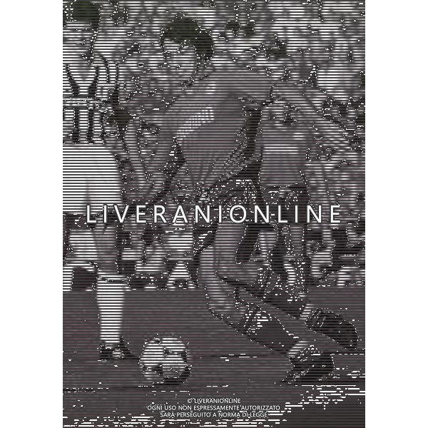 RETROSPETTIVA CELESTE PIN CALCIATORE NELLA FOTO CELESTE PIN CON LA MAGLIA DELLA FIORENTINA CALCIO AG ALDO LIVERANI SAS