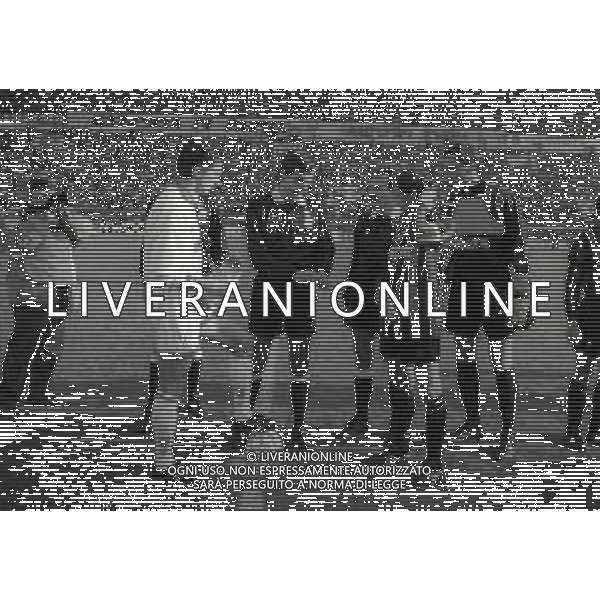 28-11-1993 PARMA CAMPIONATO DI CALCIO SERIE A PARMA MILAN 0-0 NELLA FOTO LORENZO MINOTTI-ARBITRO PIERO CECCARINI E FRANCO BARESI SCAMBIO GAGLIARDETTI AG ALDO LIVERANI SAS