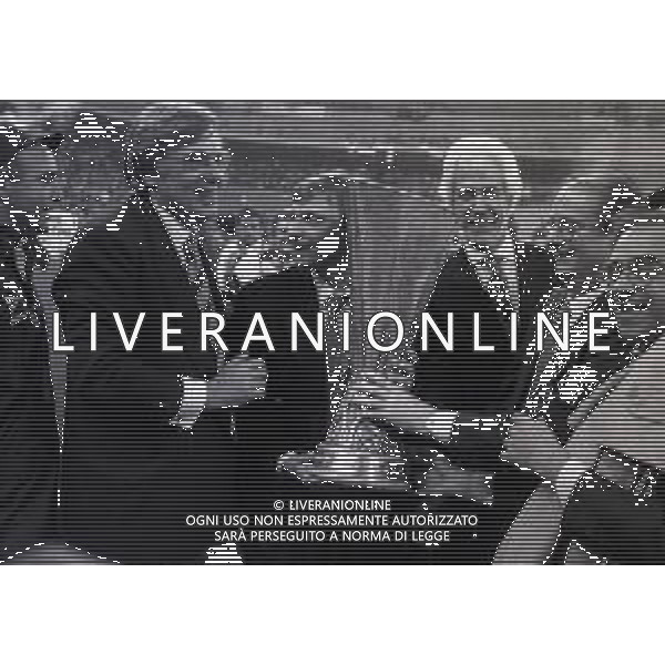17-05-1995 MILANO FINALE DI COPPA UEFA JUVENTUS PARMA 1-1 NELLA FOTO GIORGIO PEDRANESCHI-STEFANO TANZI-GIANBATTISTA PASTORELLO E DOMENICO BARILLI CON LA COPPA UEFA AG ALDO LIVERANI SAS 