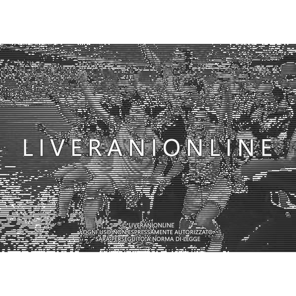 17-05-1995 MILANO FINALE DI COPPA UEFA JUVENTUS PARMA 1-1 NELLA FOTO I GIOCATORI DEL PARMA FESTEGGIANO A FINE GARA CON LA COPPA UEFA AG ALDO LIVERANI SAS