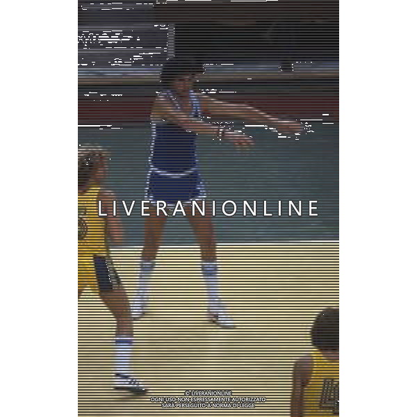 RETROSPETTIVA RENATO VILLALTA BASKET NELLA FOYOT RENATO VILLALTA CON LA MAGLIA DELLA NAZIONALE ITALIANA ALLE OLIMPIADI DI MOSCA 1980 AG ALDO LIVERANI SAS