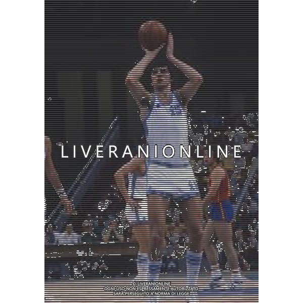 RETROSPETTIVA RENATO VILLALTA BASKET NELLA FOYOT RENATO VILLALTA CON LA MAGLIA DELLA NAZIONALE ITALIANA ALLE OLIMPIADI DI MOSCA 1980 AG ALDO LIVERANI SAS