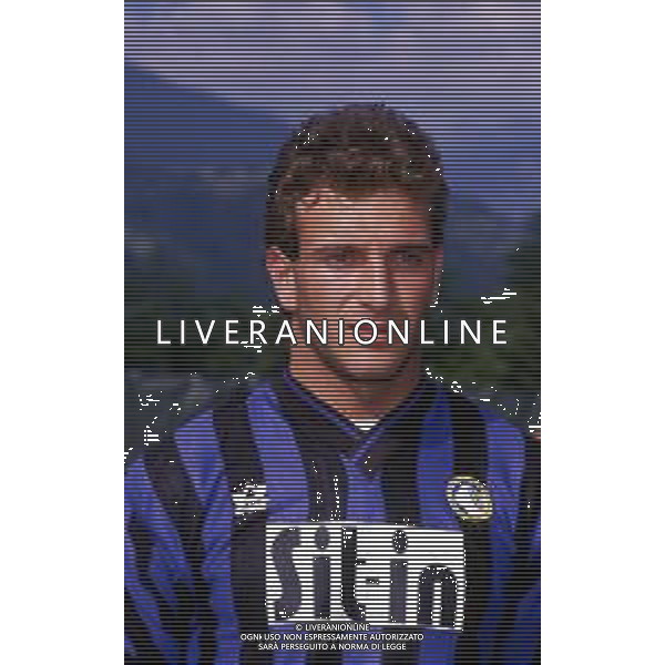 RETROSPETTIVA TIZIANO DE PATRE CALCIATORE NELLA FOTO TIZIANO DE PATRE CON LA MAGLIA DELL\'ATALANTA CALCIO AG ALDO LIVERANI SAS