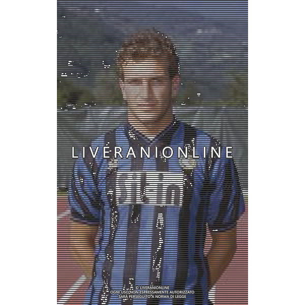 RETROSPETTIVA TIZIANO DE PATRE CALCIATORE NELLA FOTO TIZIANO DE PATRE CON LA MAGLIA DELL\'ATALANTA CALCIO AG ALDO LIVERANI SAS