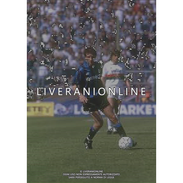 RETROSPETTIVA TIZIANO DE PATRE CALCIATORE NELLA FOTO TIZIANO DE PATRE CON LA MAGLIA DELL\'ATALANTA CALCIO AG ALDO LIVERANI SAS