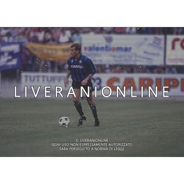 RETROSPETTIVA TIZIANO DE PATRE CALCIATORE NELLA FOTO TIZIANO DE PATRE CON LA MAGLIA DELL\'ATALANTA CALCIO AG ALDO LIVERANI SAS