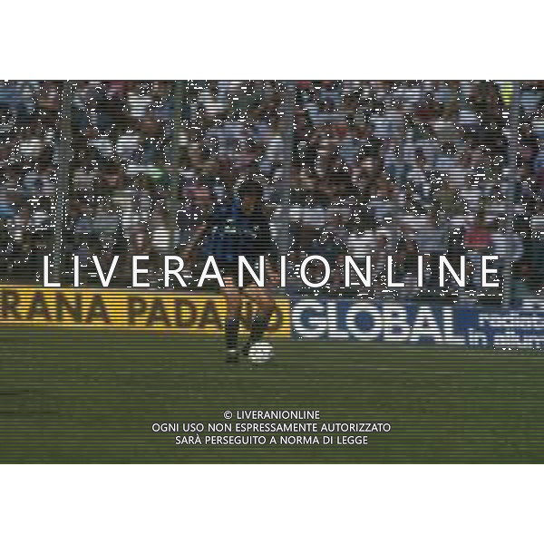 RETROSPETTIVA TIZIANO DE PATRE CALCIATORE NELLA FOTO TIZIANO DE PATRE CON LA MAGLIA DELL\'ATALANTA CALCIO AG ALDO LIVERANI SAS