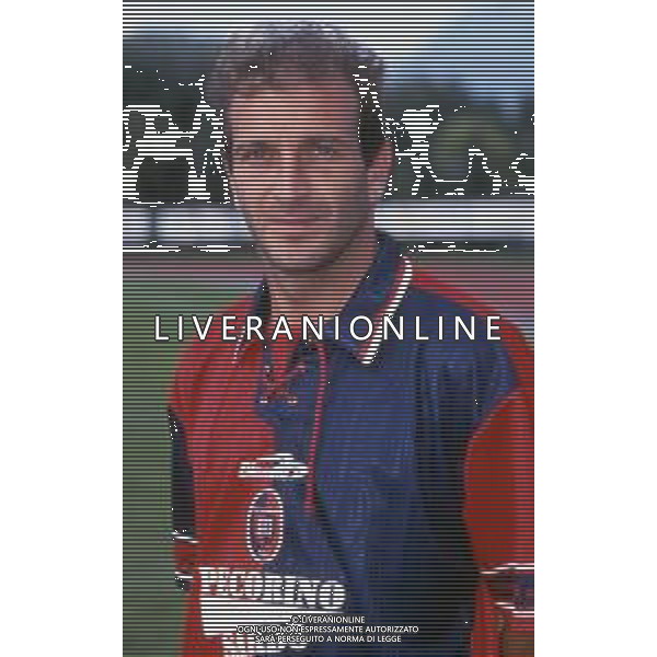 RETROSPETTIVA TIZIANO DE PATRE CALCIATORE NELLA FOTO TIZIANO DE PATRE CON LA MAGLIA DEL CAGLIARI CALCIO AG ALDO LIVERANI SAS