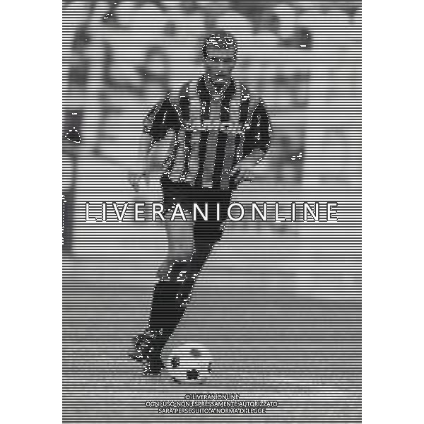 RETROSPETTIVA TIZIANO DE PATRE CALCIATORE NELLA FOTO TIZIANO DE PATRE CON LA MAGLIA DELL\'ATALANTA CALCIO AG ALDO LIVERANI SAS