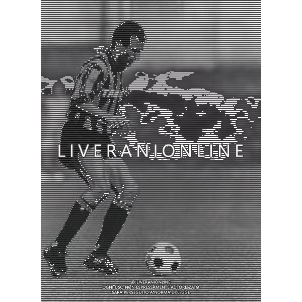 RETROSPETTIVA TIZIANO DE PATRE CALCIATORE NELLA FOTO TIZIANO DE PATRE CON LA MAGLIA DELL\'ATALANTA CALCIO AG ALDO LIVERANI SAS