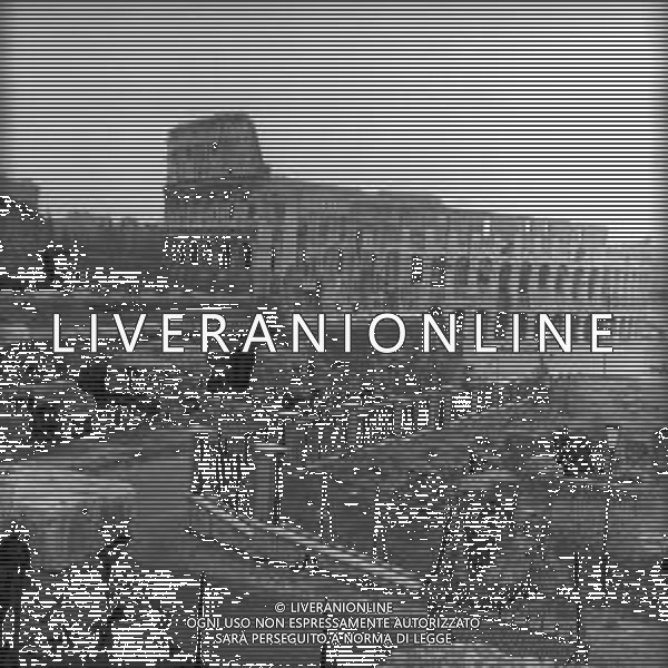 RETROSPETTIVA 1950 - VEDUTE DELLA CITTA\' DI ROMA Nella foto il Colosseo - Antica Roma · Fori · Parco archeologico · Domus Aurea ©Archivio Giovanni Liverani / AGENZIA ALDO LIVERANI SAS
