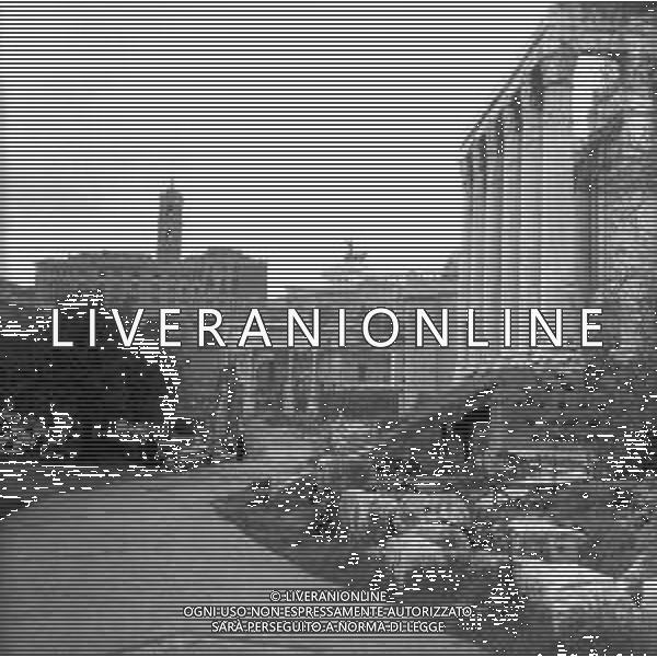 RETROSPETTIVA 1950 - VEDUTE DELLA CITTA\' DI ROMA Nella foto L\'Arco di Tito - Antica Roma · Fori · Parco archeologico · Domus Aurea ©Archivio Giovanni Liverani / AGENZIA ALDO LIVERANI SAS