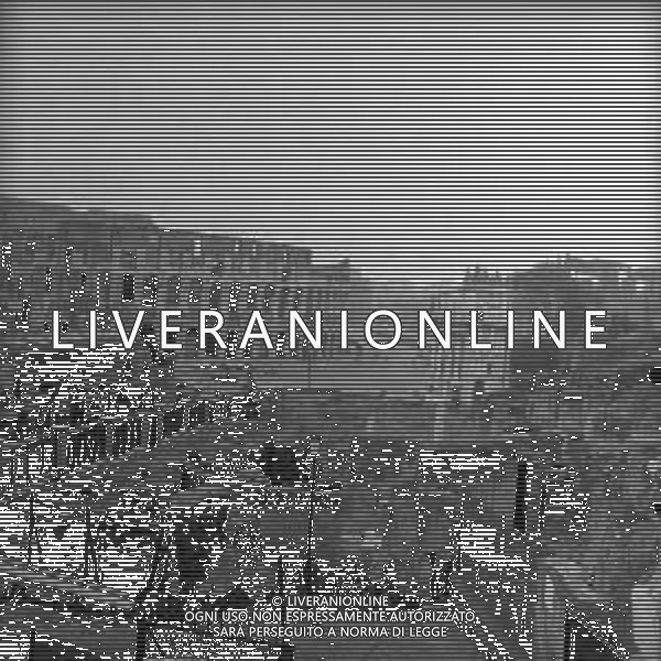 RETROSPETTIVA 1950 - VEDUTE DELLA CITTA\' DI ROMA Nella foto Il Colosseo e l\'arco di Costantino - Antica Roma · Fori · Parco archeologico · Domus Aurea ©Archivio Giovanni Liverani / AGENZIA ALDO LIVERANI SAS