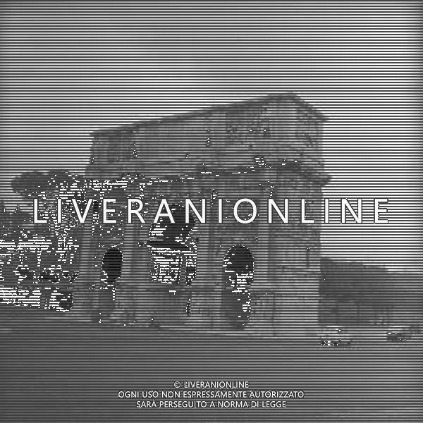 RETROSPETTIVA 1950 - VEDUTE DELLA CITTA\' DI ROMA Nella foto L\'Arco di Costantino - Antica Roma · Fori · Parco archeologico · Domus Aurea ©Archivio Giovanni Liverani / AGENZIA ALDO LIVERANI SAS