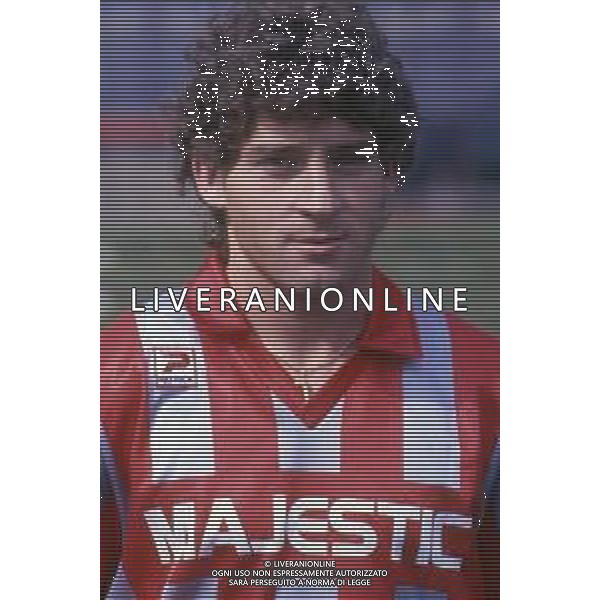RETROSPETTIVA GUSTAVO DEZOTTI CALCIATORE NELLA FOTO GUSTAVO DEZOTTI CON LA MAGLIA DELLA CREMONESE CALCIO AG ALDO LIVERANI SAS