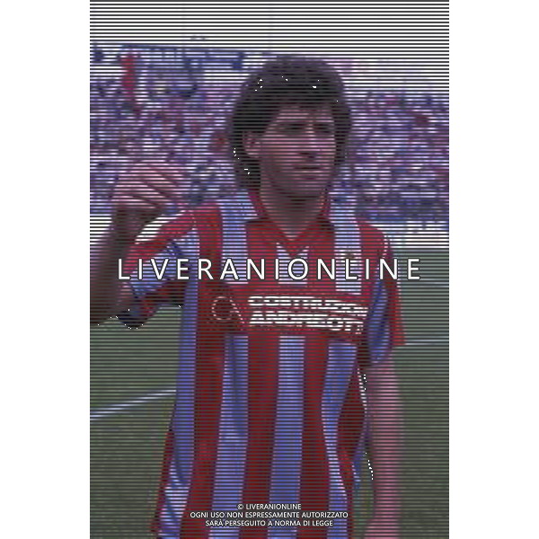 RETROSPETTIVA GUSTAVO DEZOTTI CALCIATORE NELLA FOTO GUSTAVO DEZOTTI CON LA MAGLIA DELLA CREMONESE CALCIO AG ALDO LIVERANI SAS