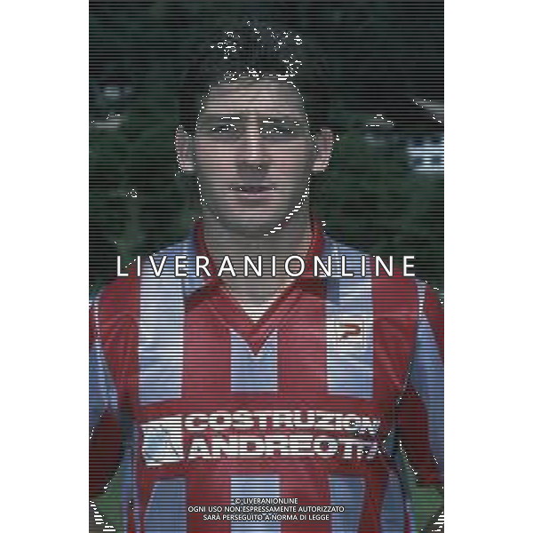 RETROSPETTIVA GUSTAVO DEZOTTI CALCIATORE NELLA FOTO GUSTAVO DEZOTTI CON LA MAGLIA DELLA CREMONESE CALCIO AG ALDO LIVERANI SAS