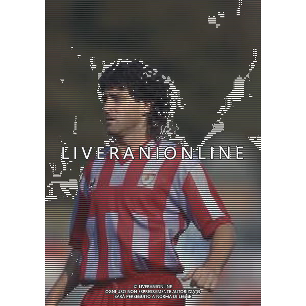 RETROSPETTIVA GUSTAVO DEZOTTI CALCIATORE NELLA FOTO GUSTAVO DEZOTTI CON LA MAGLIA DELLA CREMONESE CALCIO AG ALDO LIVERANI SAS