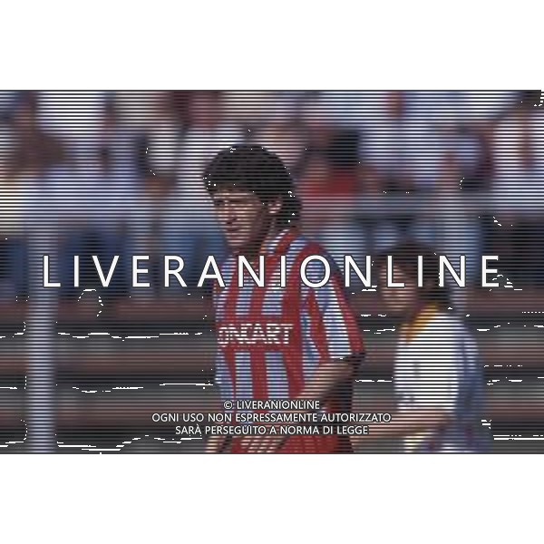 RETROSPETTIVA GUSTAVO DEZOTTI CALCIATORE NELLA FOTO GUSTAVO DEZOTTI CON LA MAGLIA DELLA CREMONESE CALCIO AG ALDO LIVERANI SAS