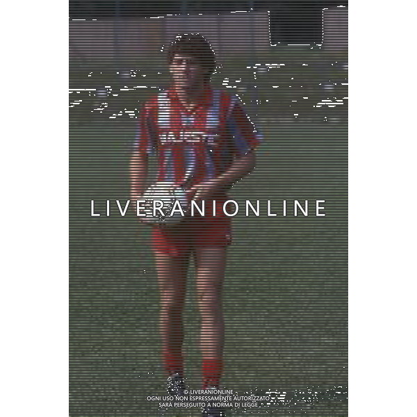 RETROSPETTIVA GUSTAVO DEZOTTI CALCIATORE NELLA FOTO GUSTAVO DEZOTTI CON LA MAGLIA DELLA CREMONESE CALCIO AG ALDO LIVERANI SAS