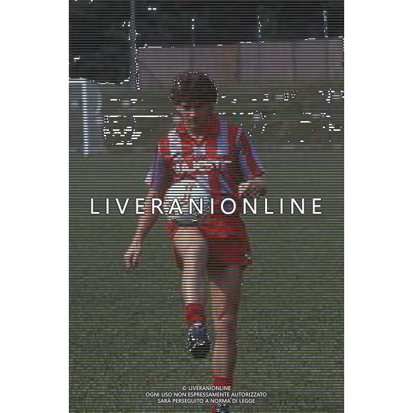 RETROSPETTIVA GUSTAVO DEZOTTI CALCIATORE NELLA FOTO GUSTAVO DEZOTTI CON LA MAGLIA DELLA CREMONESE CALCIO AG ALDO LIVERANI SAS