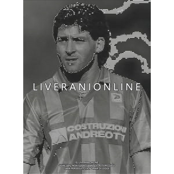 RETROSPETTIVA GUSTAVO DEZOTTI CALCIATORE NELLA FOTO GUSTAVO DEZOTTI CON LA MAGLIA DELLA CREMONESE CALCIO AG ALDO LIVERANI SAS
