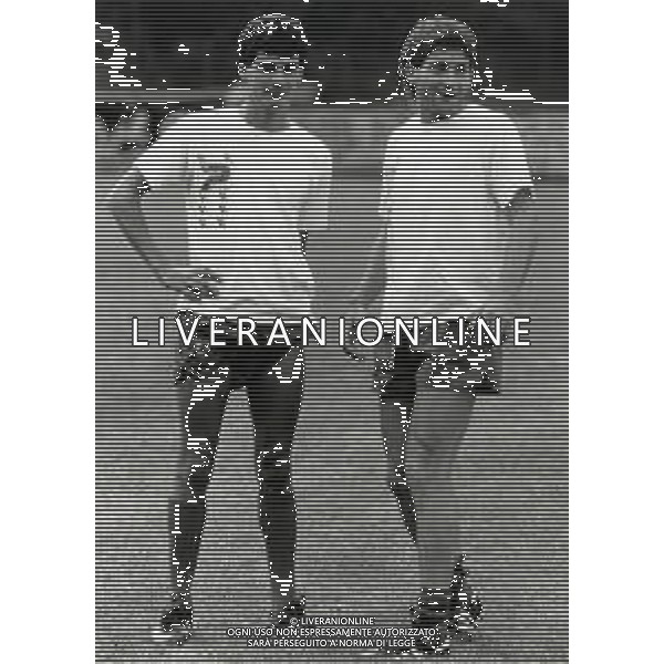 RETROSPETTIVA GUSTAVO DEZOTTI CALCIATORE NELLA FOTO GUSTAVO DEZOTTI CON LA MAGLIA DELLA CREMONESE CALCIO AG ALDO LIVERANI SAS