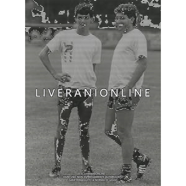 RETROSPETTIVA GUSTAVO DEZOTTI CALCIATORE NELLA FOTO GUSTAVO DEZOTTI CON LA MAGLIA DELLA CREMONESE CALCIO AG ALDO LIVERANI SAS