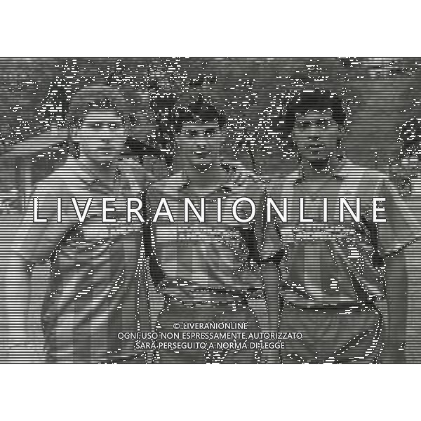 RETROSPETTIVA GUSTAVO DEZOTTI CALCIATORE NELLA FOTO GUSTAVO DEZOTTI CON LA MAGLIA DELLA CREMONESE CALCIO CON RUBEN DA SILVA E RUBEN PEREIRA AG ALDO LIVERANI SAS