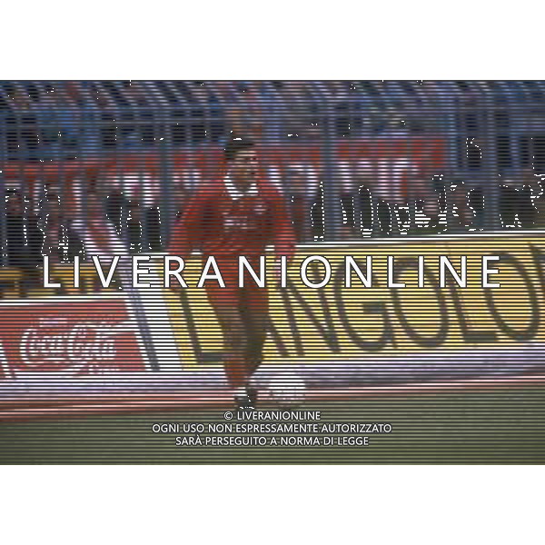 RETROSPETTIVA GIANPIERO PIOVANI CALCIATORE NELLA FOTO GIANPIERO PIOVANI CON LA MAGLIA DEL PIACENZA CALCIO NELL\'ANNO 1993-1994 AG ALDO LIVERANI SAS