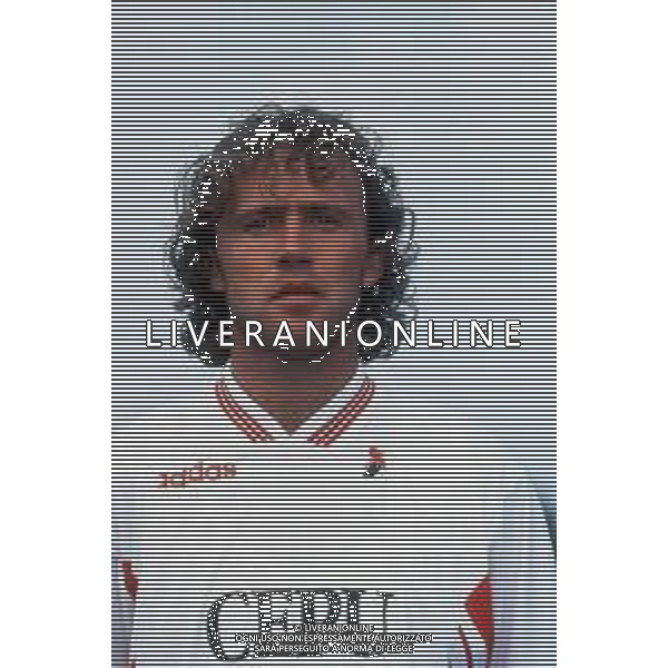 RETROSPETTINA GIAN PAOLO MANIGHETTI CALCIATORE NELLA FOTO GIAN PAOLO MANIGHETTI CON LA MAGLIA DEL BARI CALCIO AG ALDO LIVERANI SAS