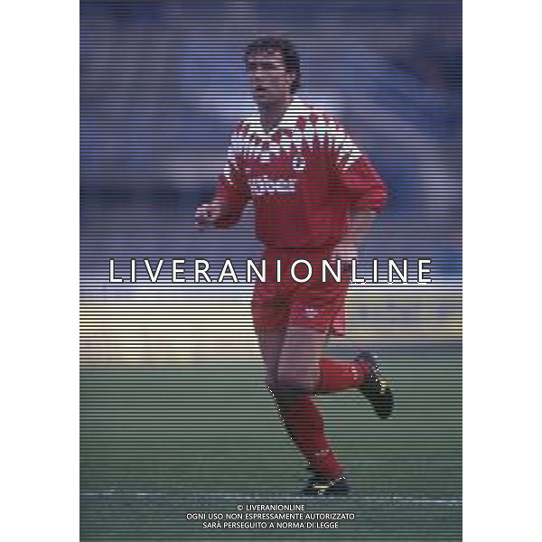 RETROSPETTINA GIAN PAOLO MANIGHETTI CALCIATORE NELLA FOTO GIAN PAOLO MANIGHETTI CON LA MAGLIA DEL BARI CALCIO AG ALDO LIVERANI SAS