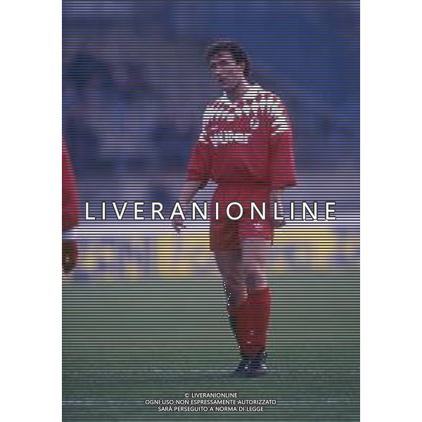 RETROSPETTINA GIAN PAOLO MANIGHETTI CALCIATORE NELLA FOTO GIAN PAOLO MANIGHETTI CON LA MAGLIA DEL BARI CALCIO AG ALDO LIVERANI SAS